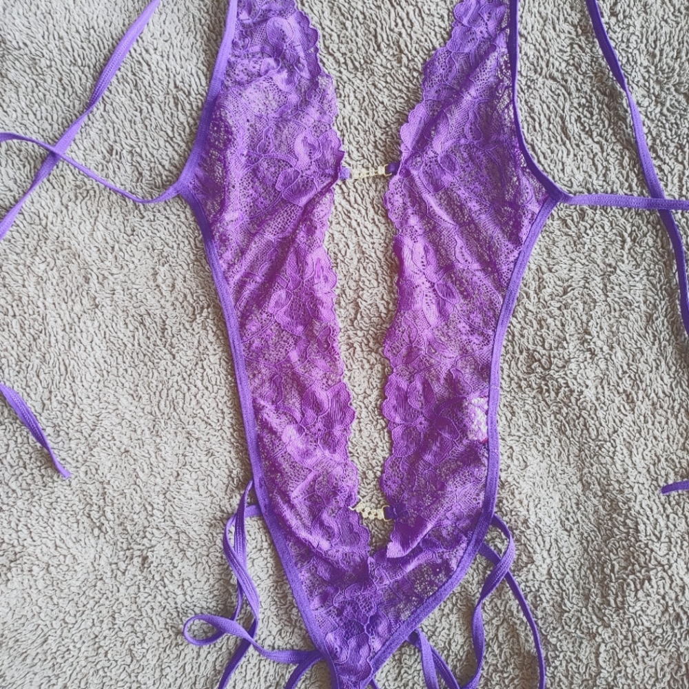 Avidlove lace crotchless purple bodysuit, beautiful sparkling clasps, size S